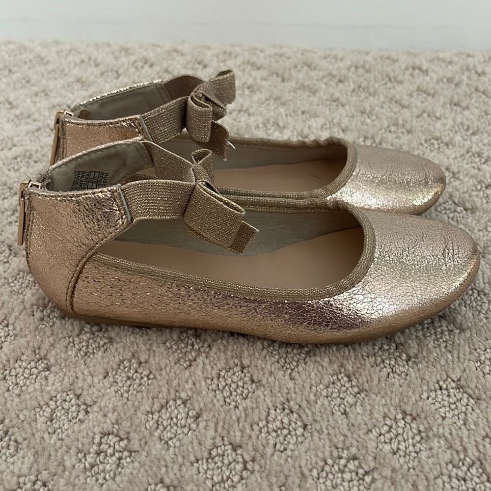 Kenneth Cole Little Girl Dress Shoes. Rose Metallic. Size 12. - Picture 2 of 5